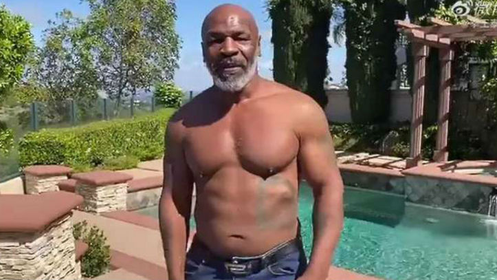Boxeo: Mike Tyson presume de músculo y se vuelve loco haciendo ...